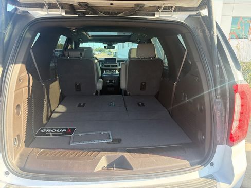 Used 2022 GMC Yukon SLT w/ SLT Premium Package AWD/4WD image 8