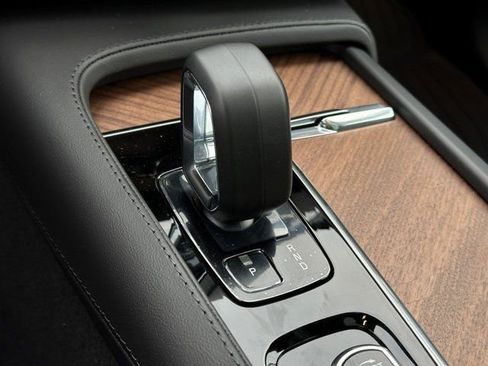 Used 2025 Volvo XC90 T8 Plus w/ Protection Package Premier image 23