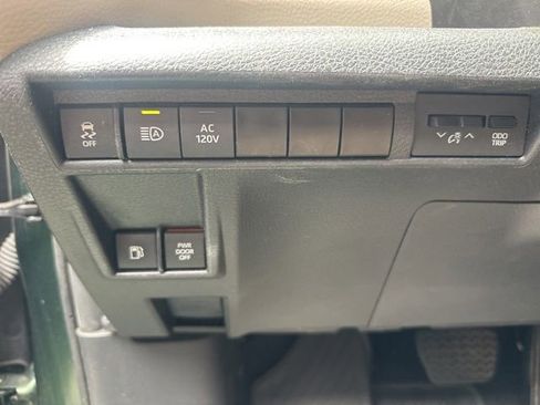 Used 2023 Toyota Sienna Limited AWD/4WD image 8