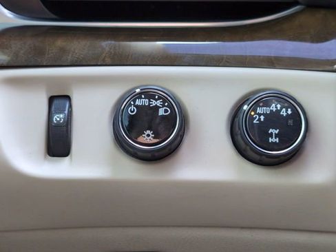 Certified 2020 Cadillac Escalade Premium Luxury image 18