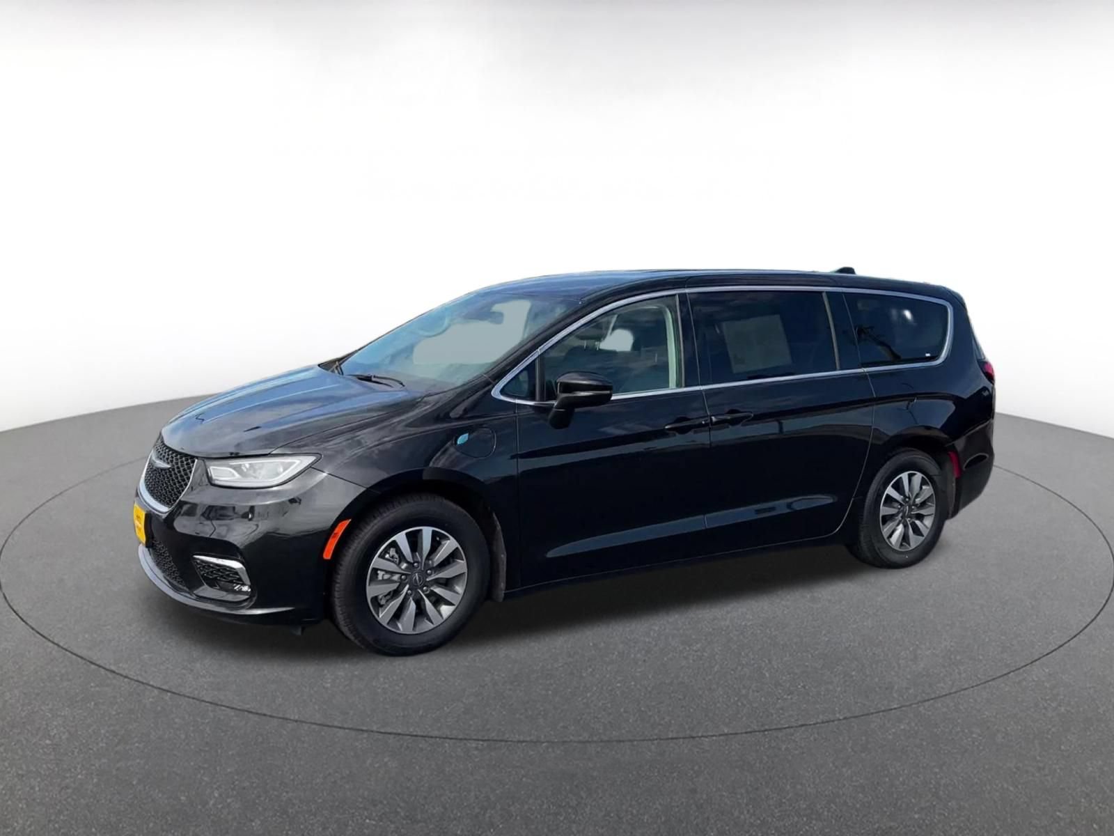 Used 2023 Chrysler Pacifica Touring-L FWD image 7