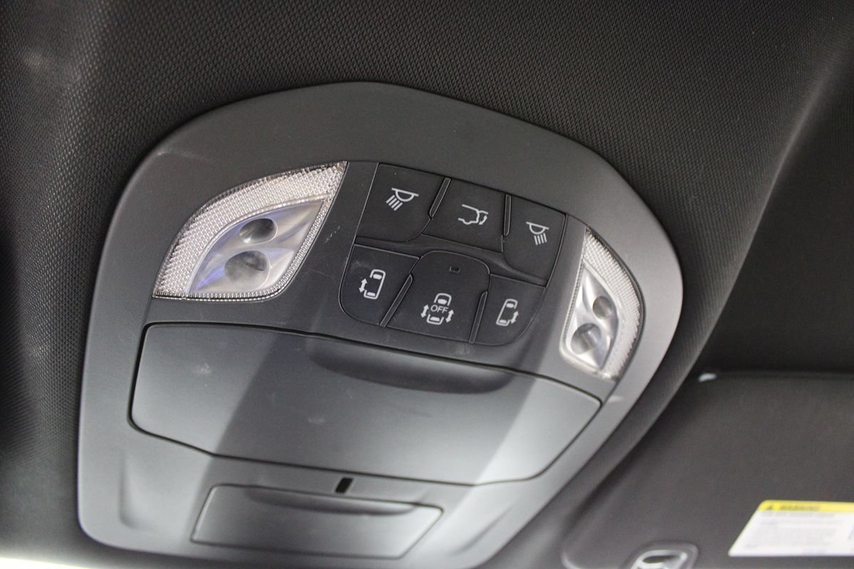 Used 2025 Chrysler Pacifica Select FWD image 21