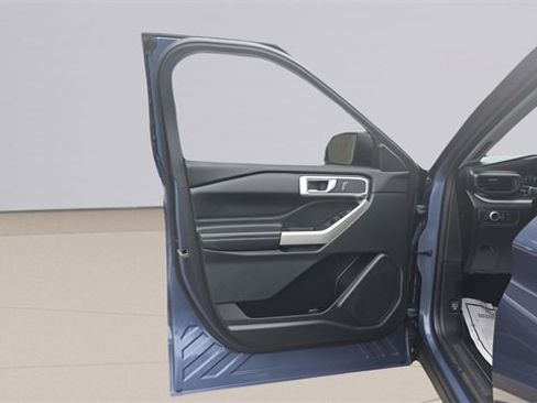 Used 2021 Ford Explorer XLT w/ Class III Trailer Tow Package image 16