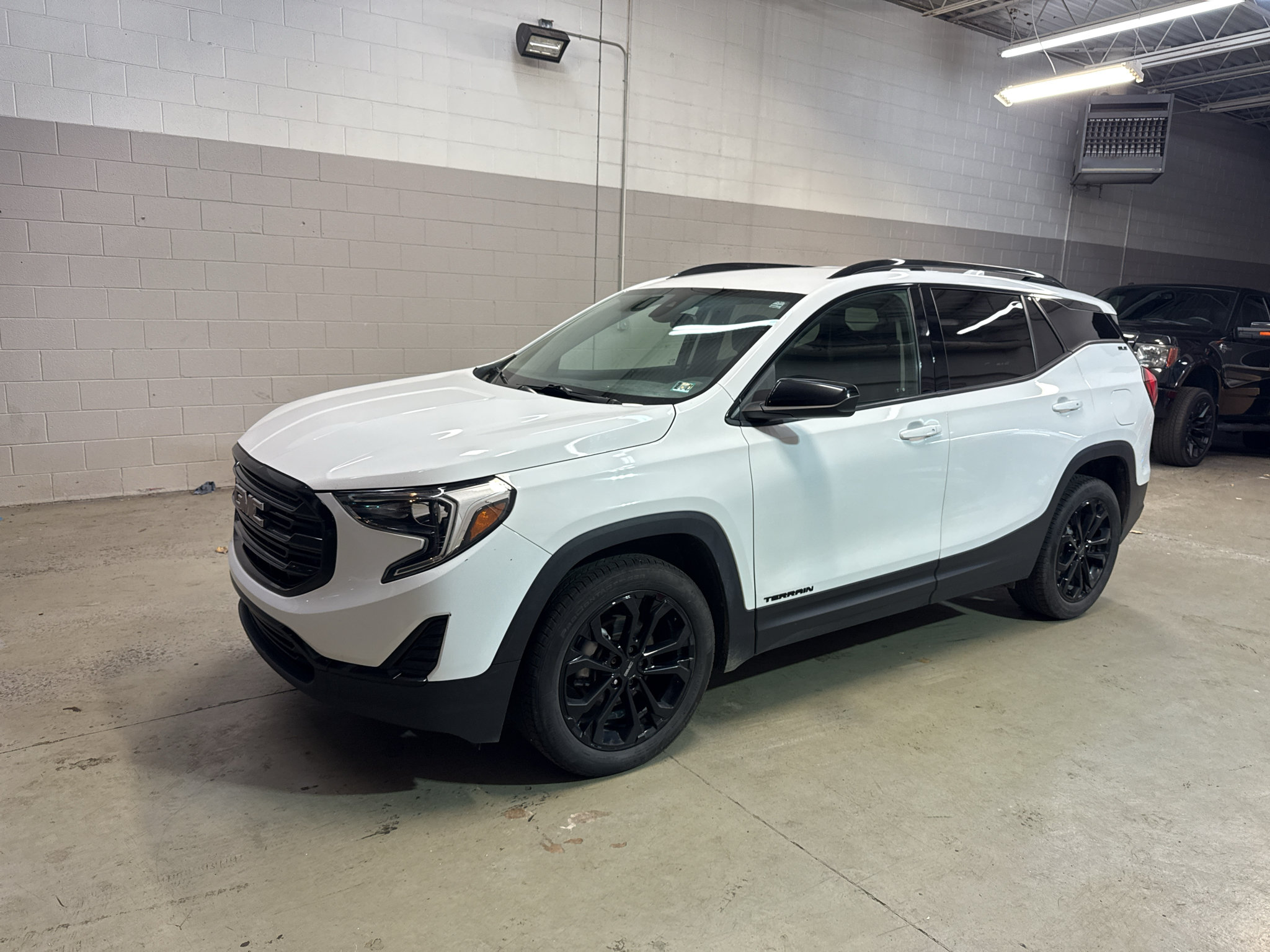 Used 2021 GMC Terrain SLE w/ Driver Convenience Package AWD/4WD image 3