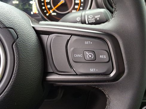 Used 2023 Jeep Gladiator Willys image 22