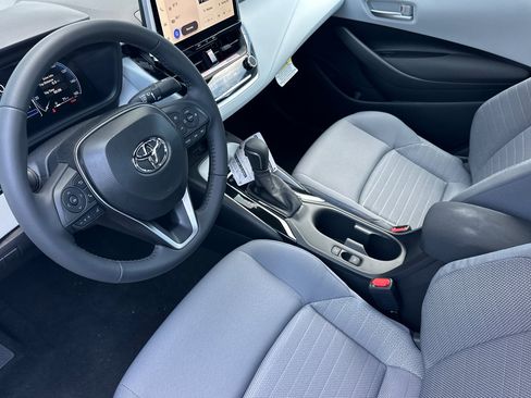 Certified 2026 Toyota Corolla SE w/ SE Package FWD image 9