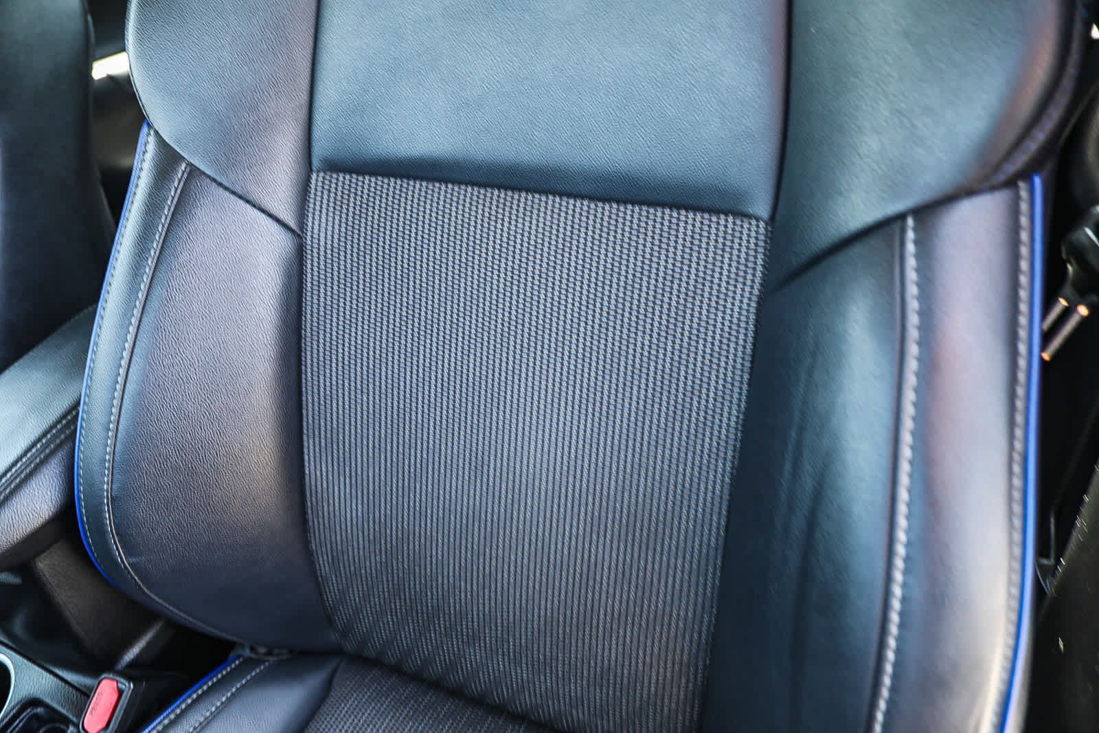 Used 2018 Toyota Corolla SE w/ Carpet Mat Package (TMS) FWD image 24