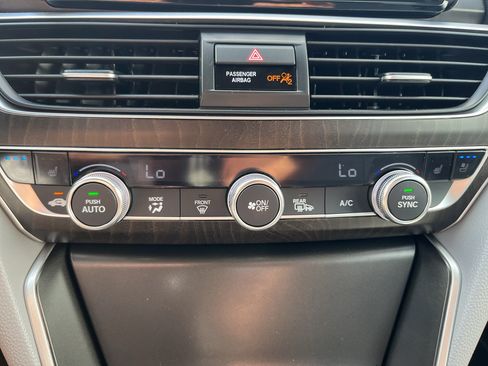 Used 2018 Honda Accord Touring image 21