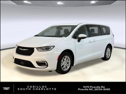 Used 2023 Chrysler Pacifica Touring-L