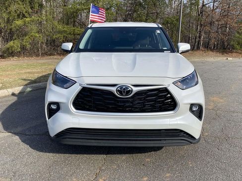 Used 2023 Toyota Highlander LE image 7