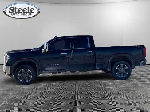 Used 2025 GMC Sierra 2500 SLT image 2