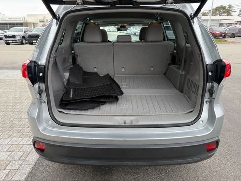 Used 2019 Toyota Highlander XLE AWD/4WD image 8