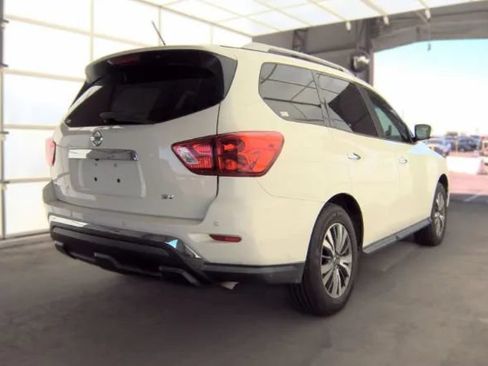 Used 2017 Nissan Pathfinder SV FWD image 2