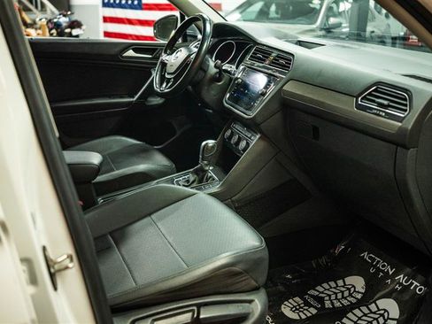 Used 2019 Volkswagen Tiguan SE FWD image 13