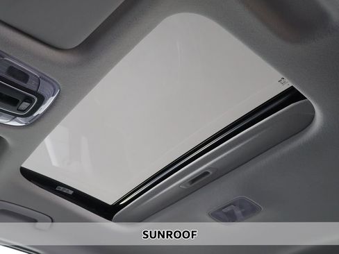 Used 2025 Hyundai Elantra Limited FWD image 4