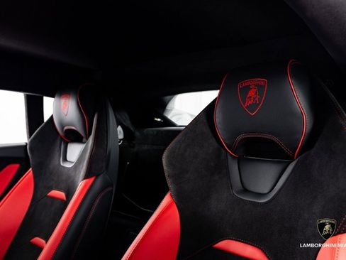 Used 2024 Lamborghini Huracan Tecnica image 31