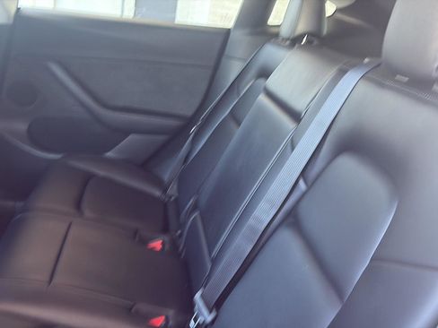 Used 2022 Tesla Model Y Long Range AWD/4WD image 17