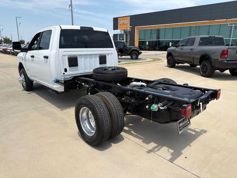 New 2026 RAM 3500 Big Horn AWD/4WD image 4