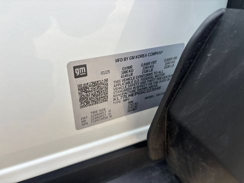 Used 2025 Chevrolet Trax LT FWD image 23