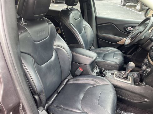 Used 2017 Jeep Cherokee Limited image 40
