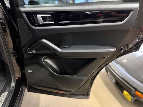 Used 2019 Porsche Cayenne AWD/4WD image 28