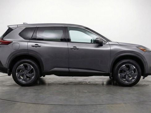 Used 2025 Nissan Rogue SV FWD image 11