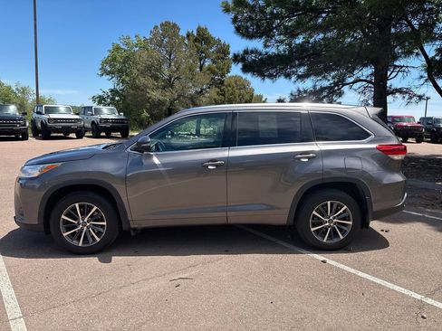 Used 2018 Toyota Highlander XLE AWD/4WD image 2