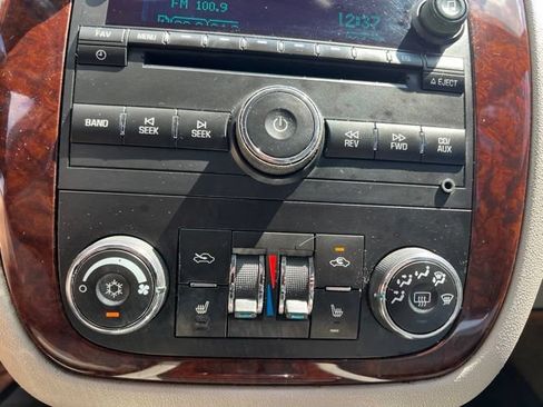 Used 2011 Chevrolet Impala LT w/ Luxury Edition Package FWD image 19