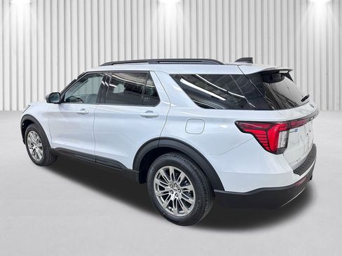 New 2026 Ford Explorer Active image 7