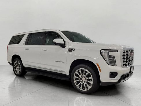 Used 2025 GMC Yukon XL Denali image 1