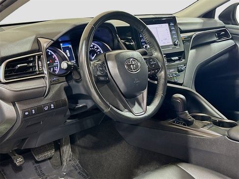 Used 2023 Toyota Camry SE image 7