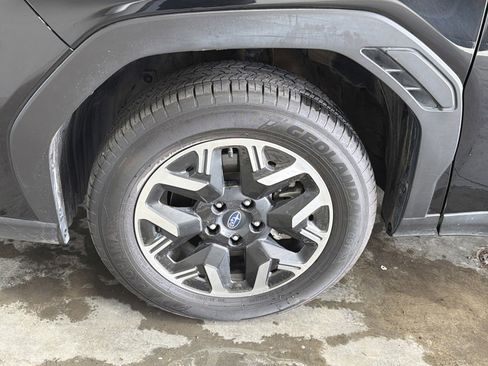 Certified 2025 Subaru Forester Premium AWD/4WD image 15