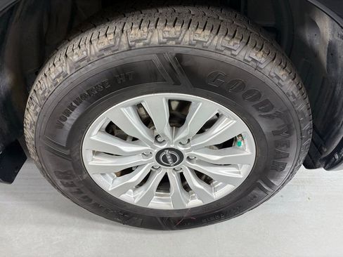 Used 2024 Nissan Armada SV image 11