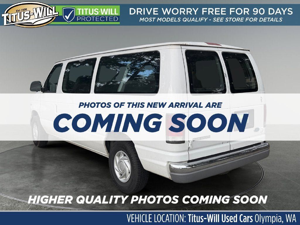 Used 1997 Ford E-150 and Econoline 150 Club Wagon RWD image 3