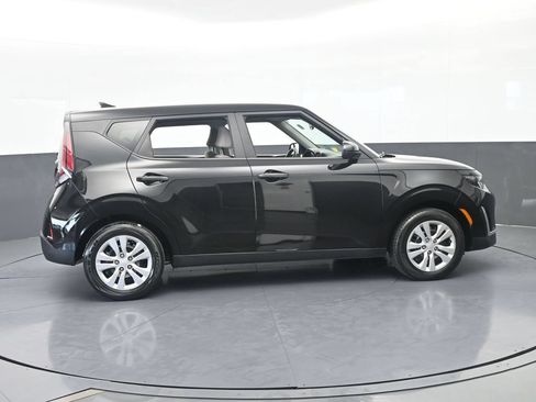 Used 2023 Kia Soul LX FWD image 7