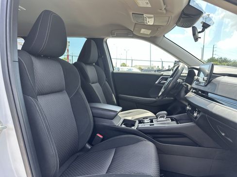 Used 2023 Mitsubishi Outlander ES FWD image 23