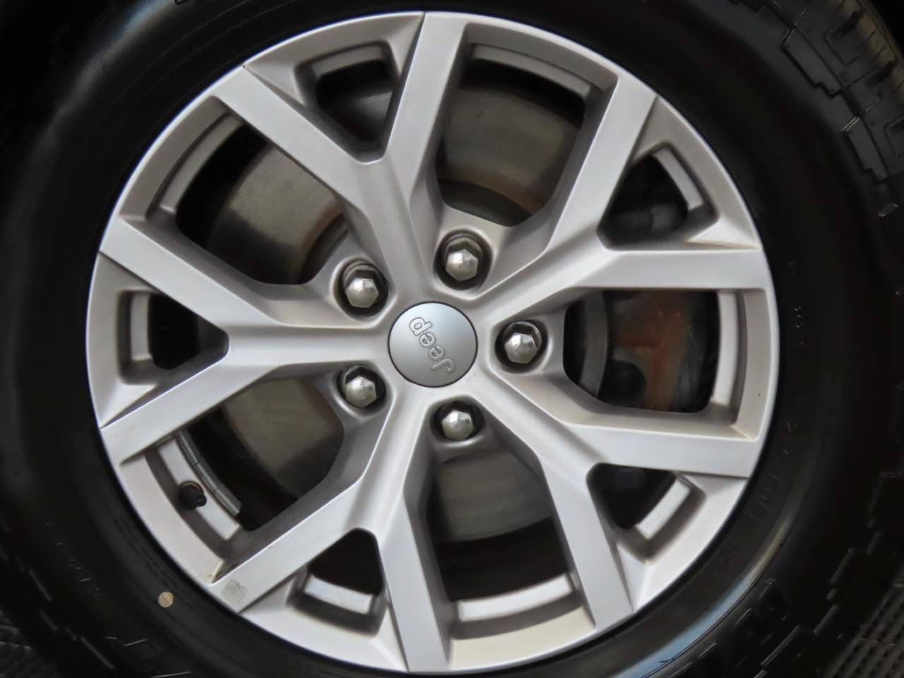 Used 2022 Jeep Grand Cherokee L Limited RWD image 7