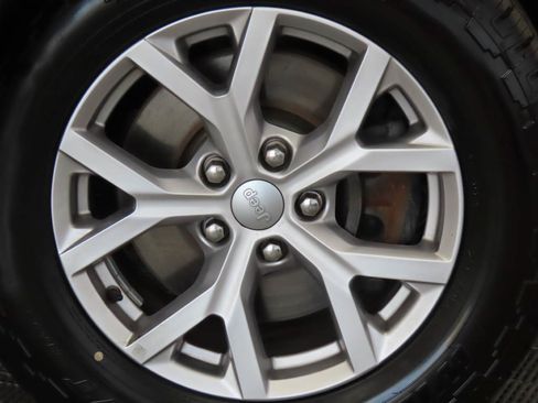 Used 2022 Jeep Grand Cherokee L Limited RWD image 7