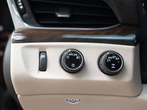 Used 2020 Cadillac Escalade Luxury w/ Escalade Sport Edition AWD/4WD image 34