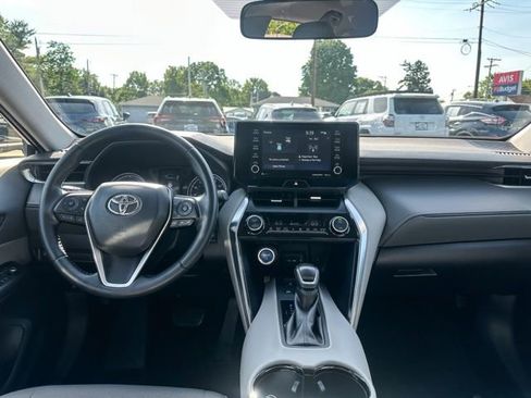 Used 2021 Toyota Venza LE AWD/4WD image 19