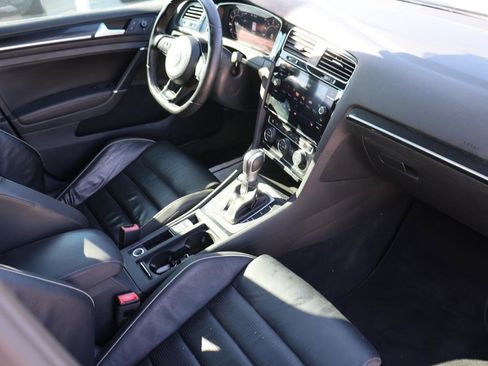 Used 2019 Volkswagen Golf 4-Door image 9