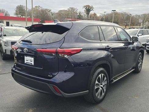 Used 2022 Toyota Highlander XLE image 3