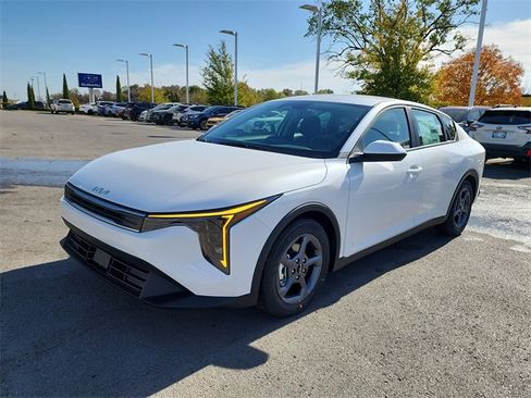 New 2025 Kia K4 LXS image 7