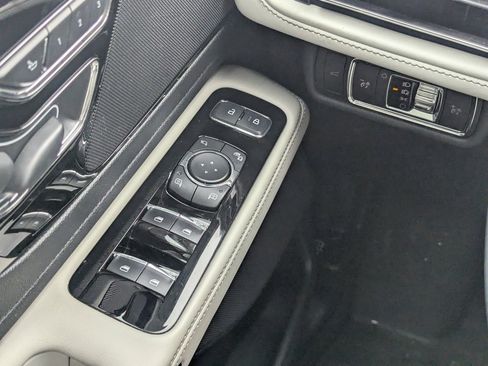 Used 2025 Lincoln Aviator AWD w/ Equipment Group 101A image 32