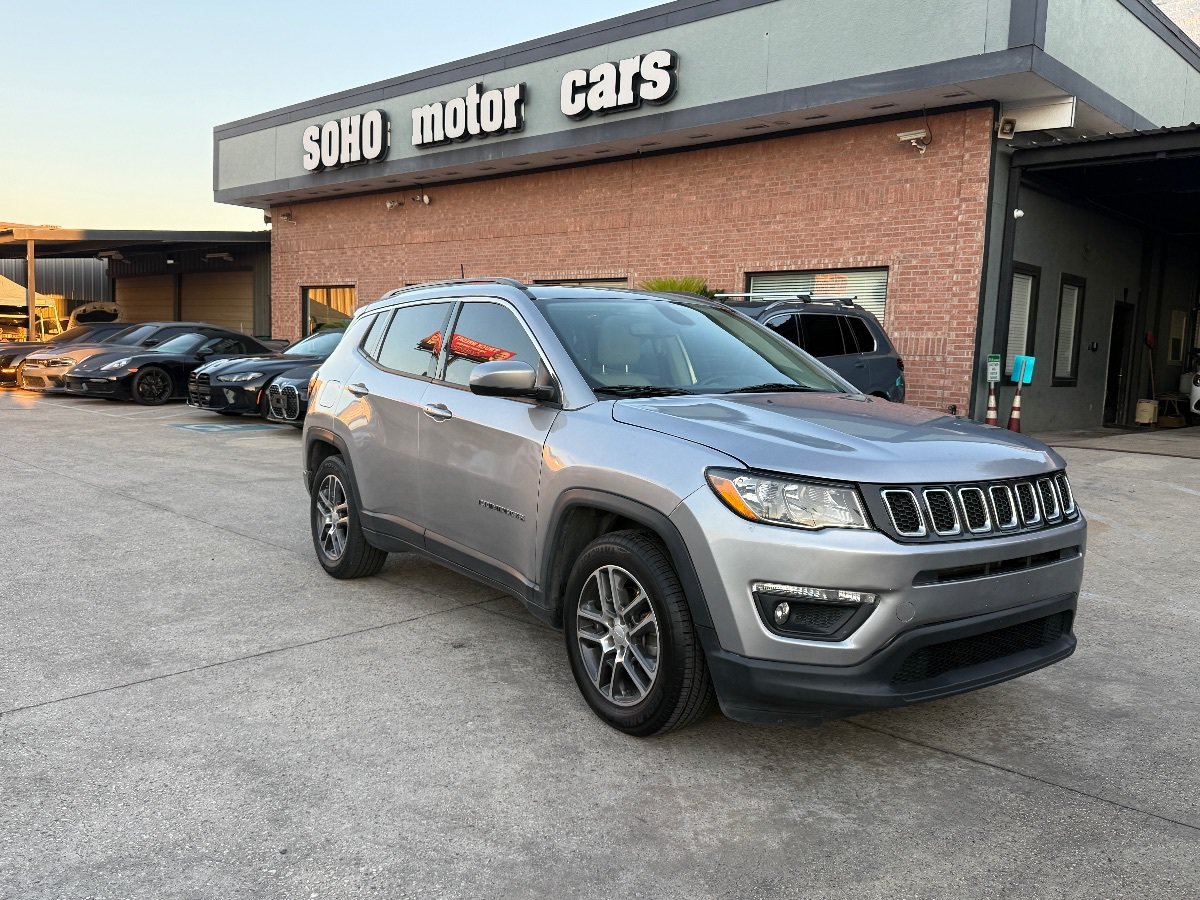 Used 2019 Jeep Compass Latitude FWD image 3