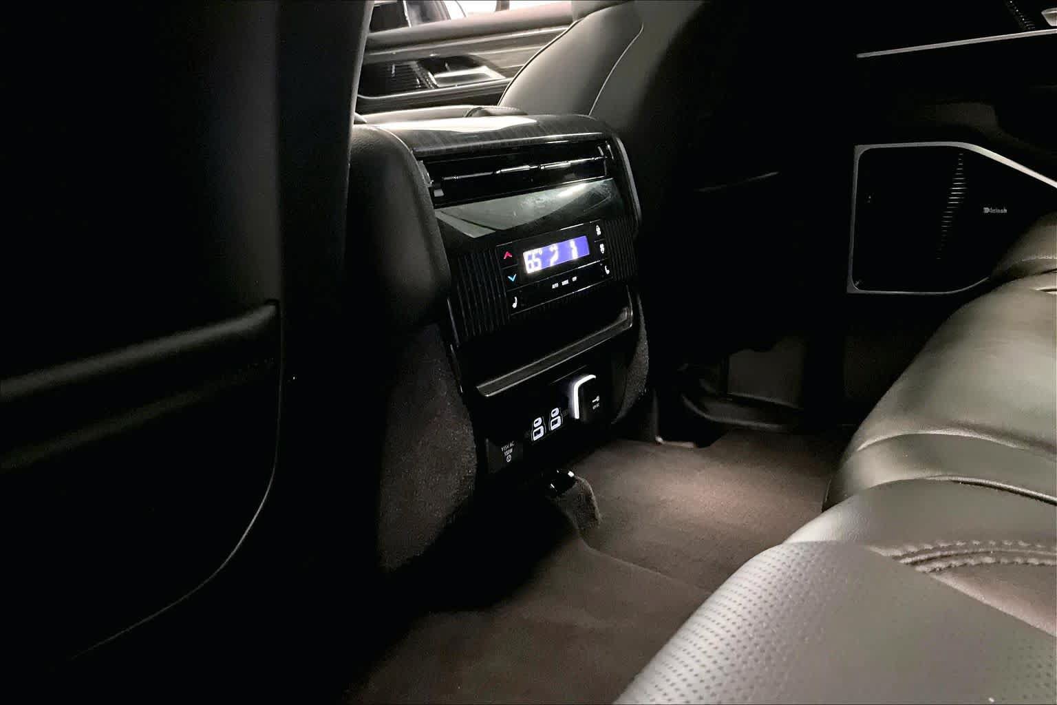 Used 2022 Jeep Wagoneer Series III w/ Premium Group I AWD/4WD image 33