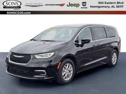 New 2026 Chrysler Pacifica Select