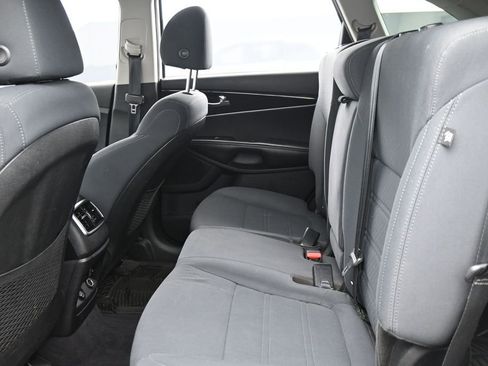 Used 2019 Kia Sorento LX FWD image 12