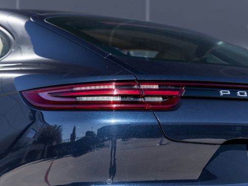 Certified 2018 Porsche Panamera image 13