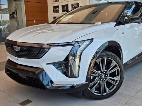 New 2026 Cadillac Optiq Sport 2 w/ LPO, Floor Liner Package AWD/4WD image 6